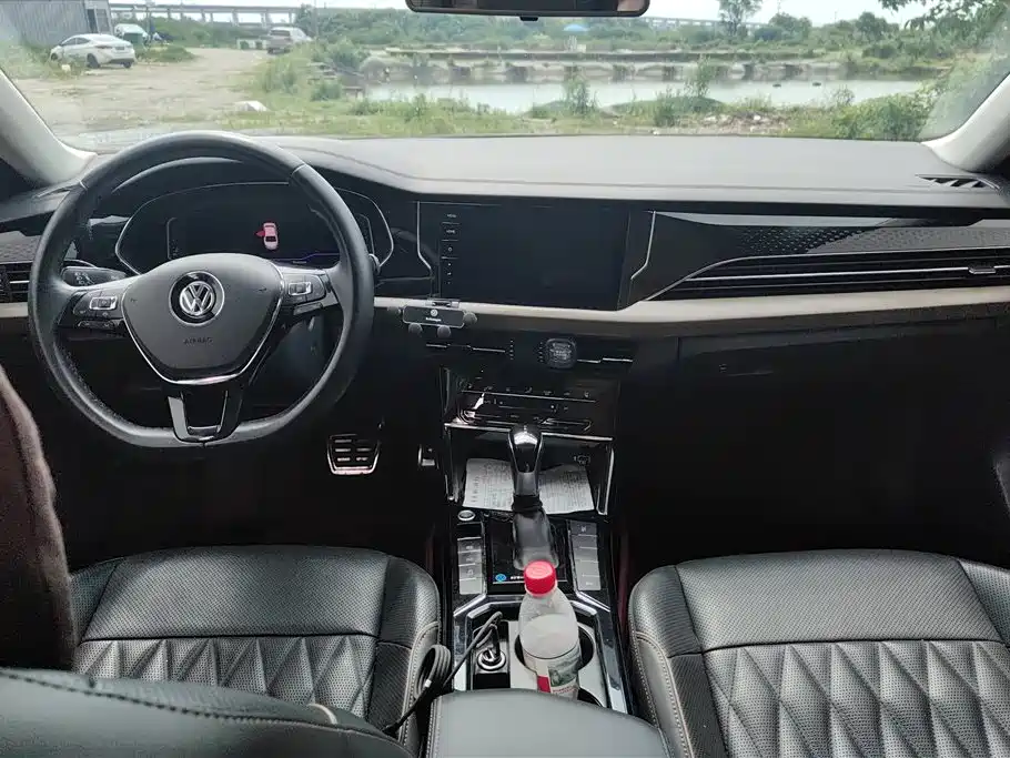 Volkswagen Passat 2020 330TSI Luxury Edition China VI фото 12