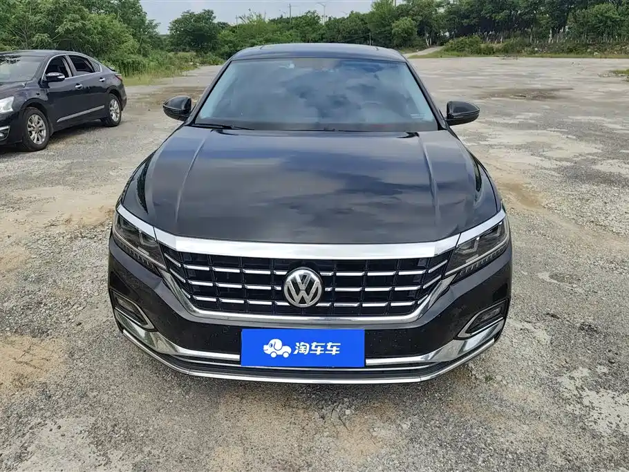 Volkswagen Passat 2020 330TSI Luxury Edition China VI фото 2