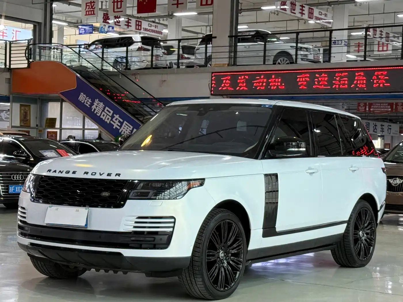 Land Rover Range Rover 2019 3.0 SCV6 Heritage Edition фото 3