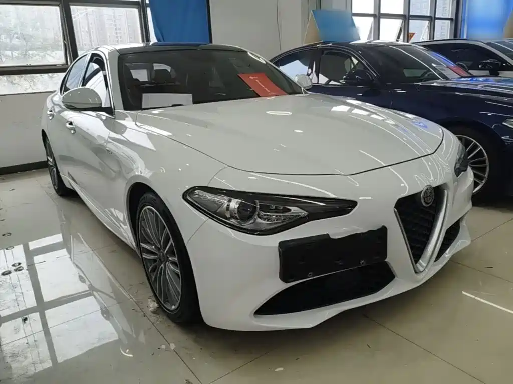 Alfa Romeo Giulia 2018 2017 2.0T 280HP Luxury Edition