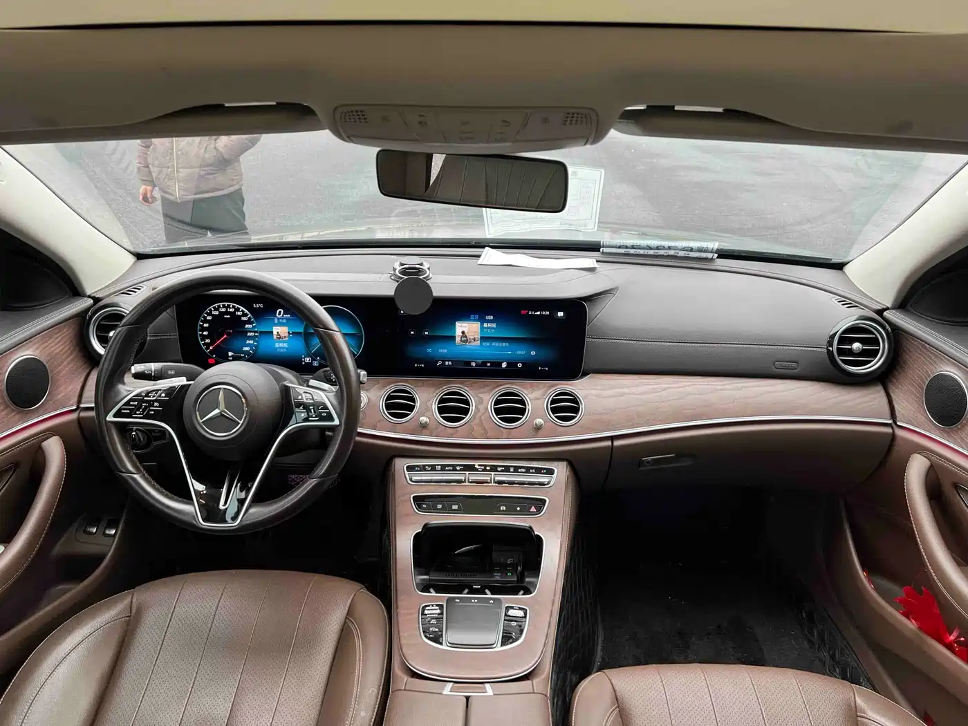 Mercedes-Benz E-Class New Energy 2022 E 350 e L Plug-in Hybrid Sedan фото 5