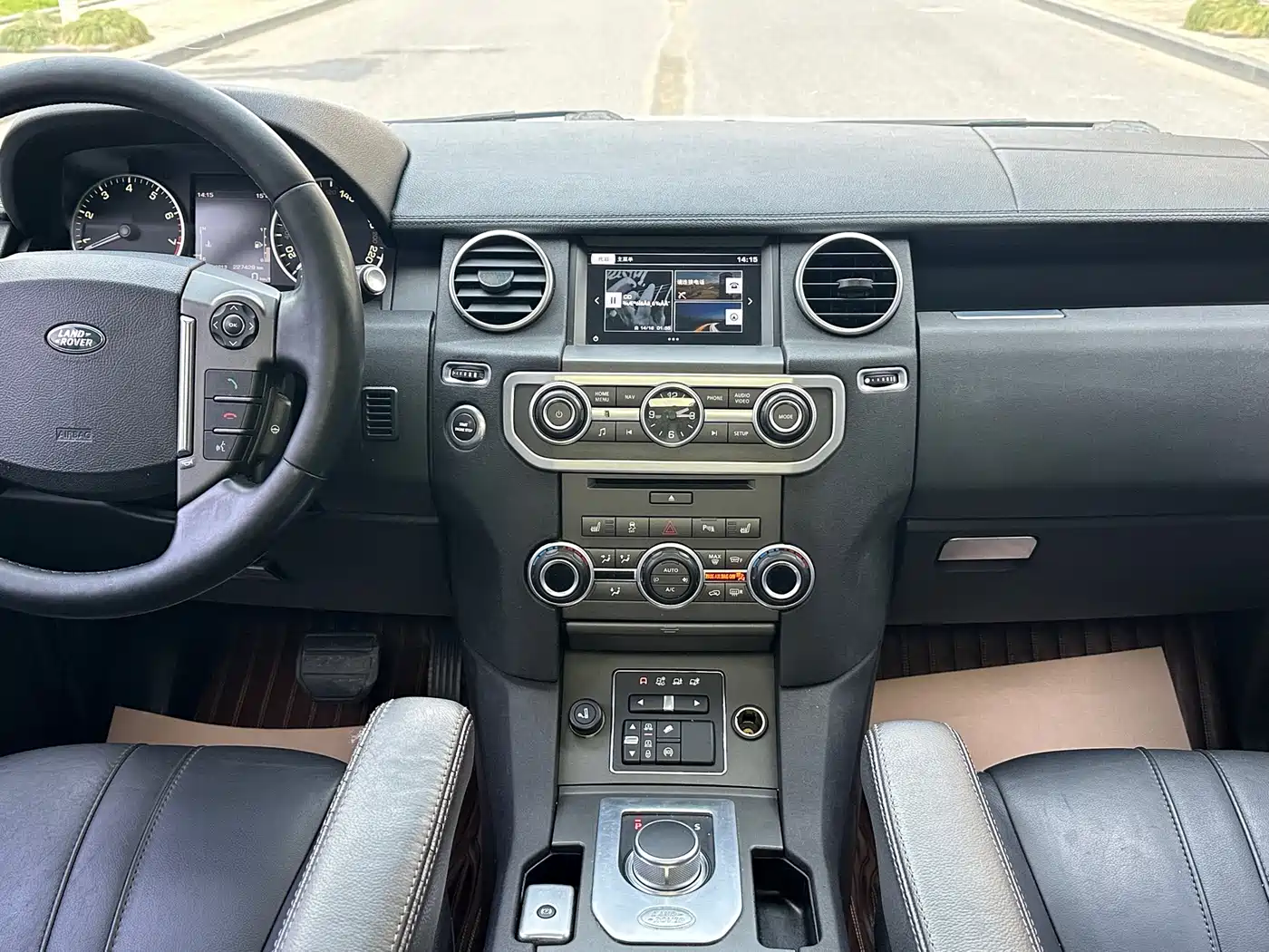 Land Rover Discovery 2015 3.0 SC V6 SE фото 13
