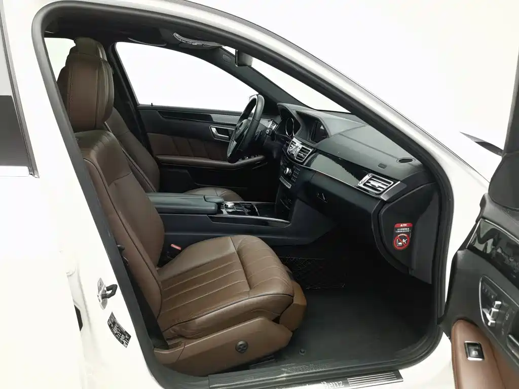 صورة 23 - Mercedes-Benz E-Class