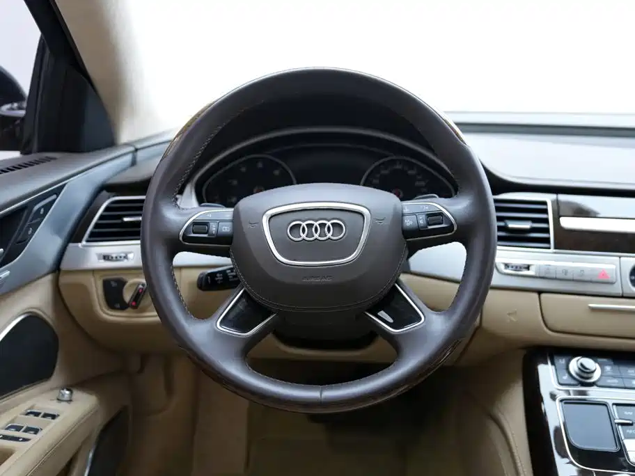 Photo 8 - Audi A8
