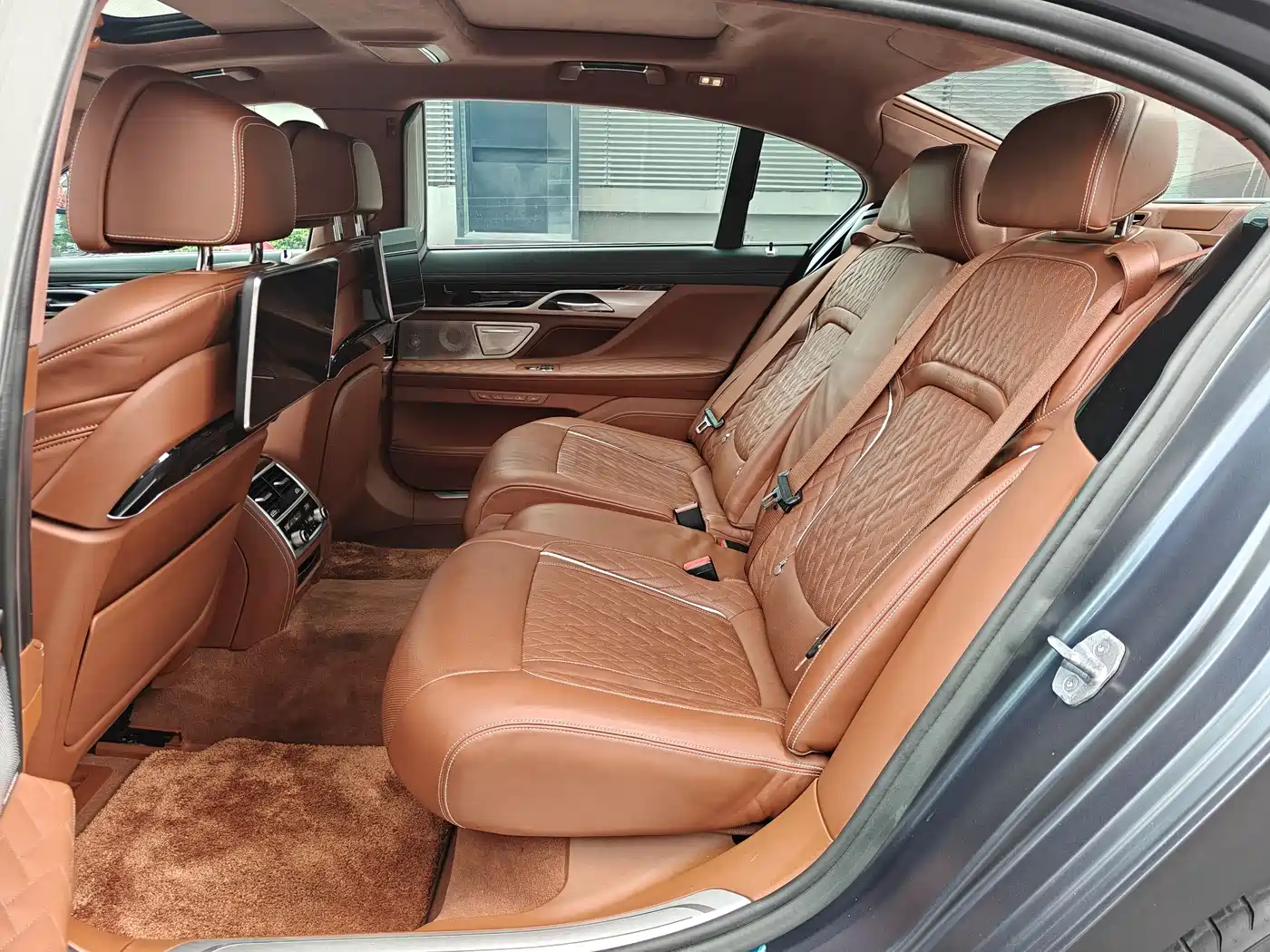BMW 7 Series 2019 740Li xDrive Executive M Sport Package фото 6