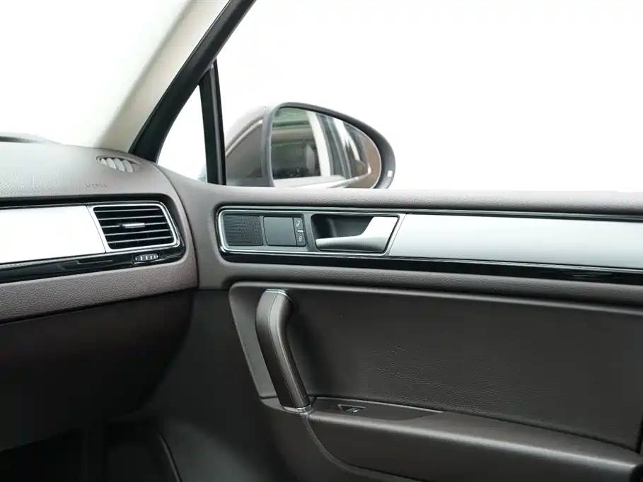 Volkswagen Touareg 2017 3.0TSI Explorer Edition фото 23