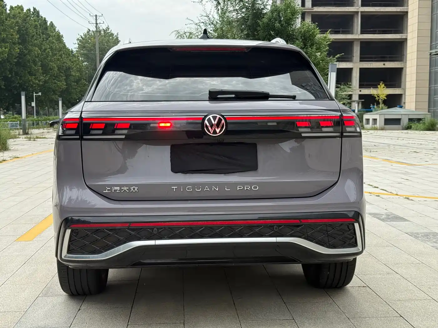 Photo 15 - Volkswagen Tiguan L