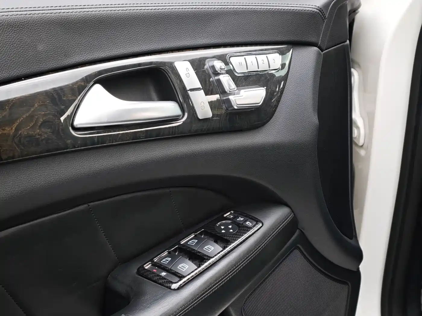 Mercedes-Benz CLS AMG 2012 AMG CLS 63 фото 9