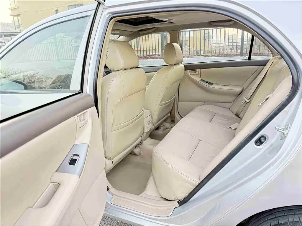 Toyota Corolla 2011 1.6L Automatic Luxury Edition фото 8