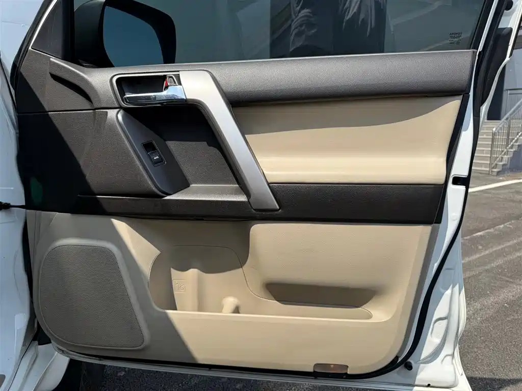 Toyota Prado 2010 4.0L Automatic TX-L фото 29