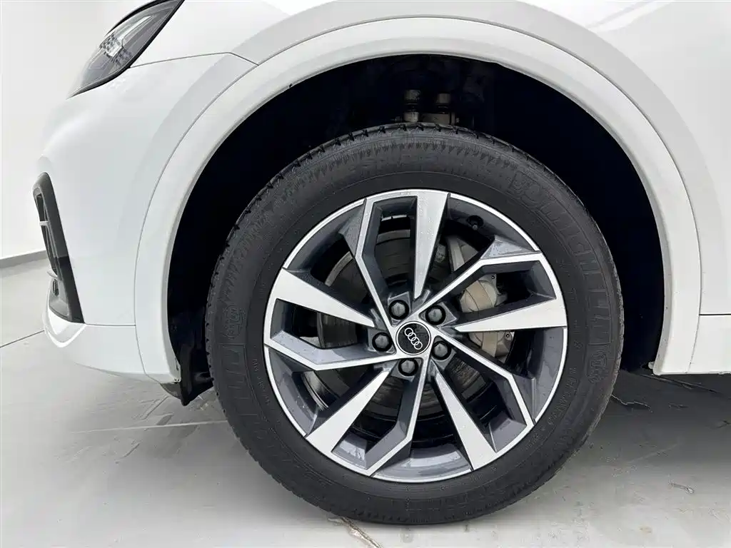 Audi Q5L 2023 40T Luxury Dynamic фото 29