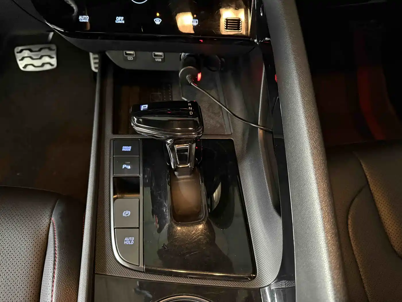 Hyundai Elantra 2022 240TGDi DCT LUX Premium Edition фото 15