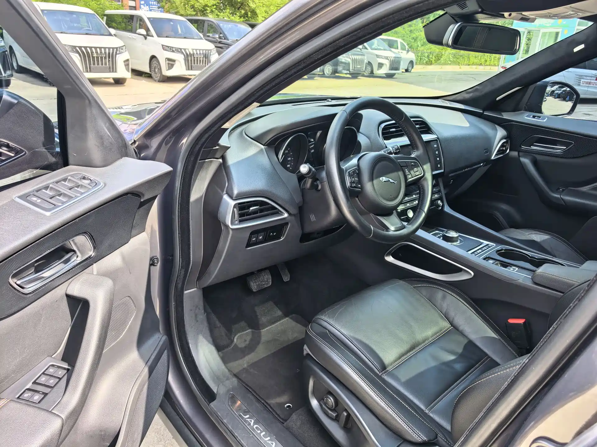 Фото 4 - Jaguar F-PACE