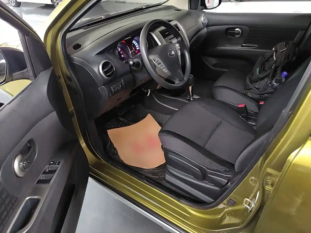 Nissan Livina 2014 2013 Sporty 1.6XV CVT Luxury