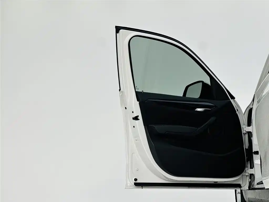 BMW X1 2015 Model sDrive18i Fashion Advanced Edition фото 12