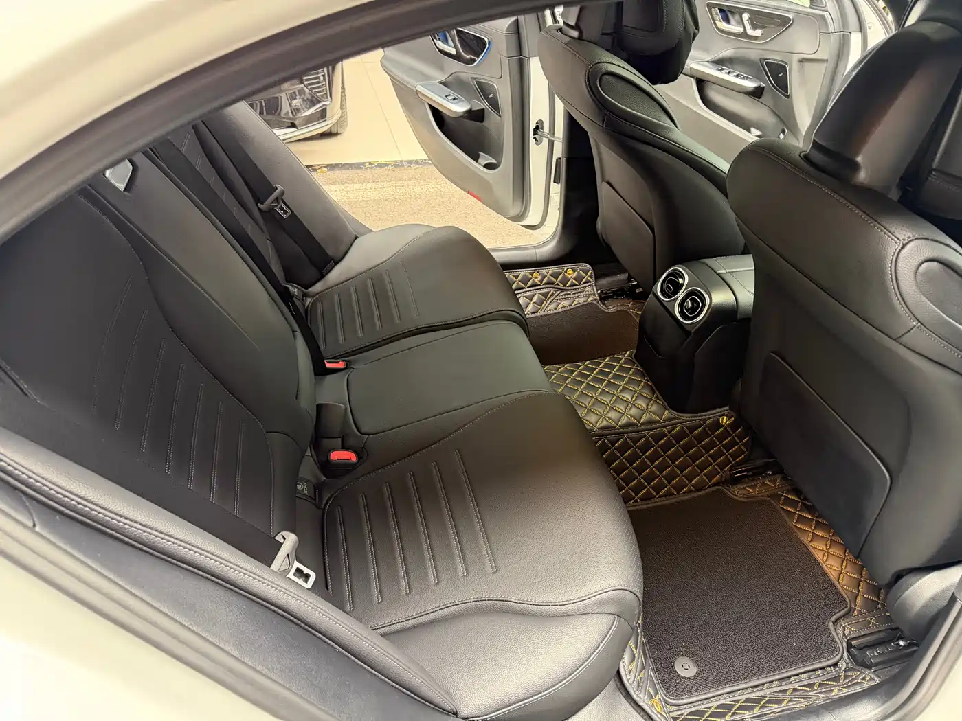 Mercedes-Benz C-Class 2024 Facelift C 200 L Sport фото 20