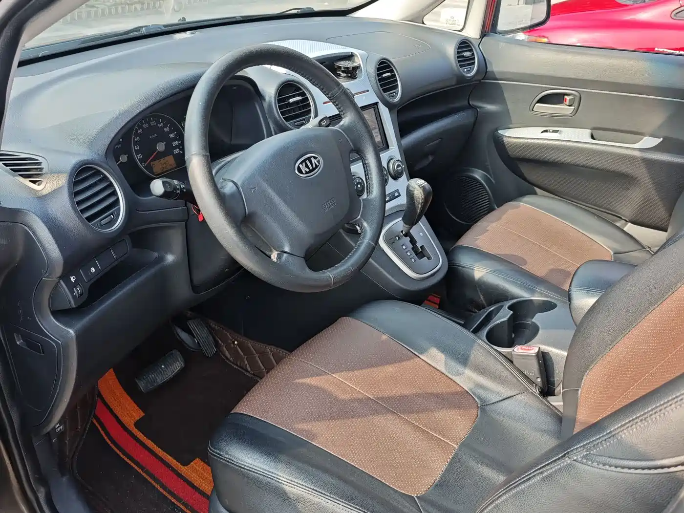Kia Carens 2007 2.0L 7-Seater Comfort фото 4