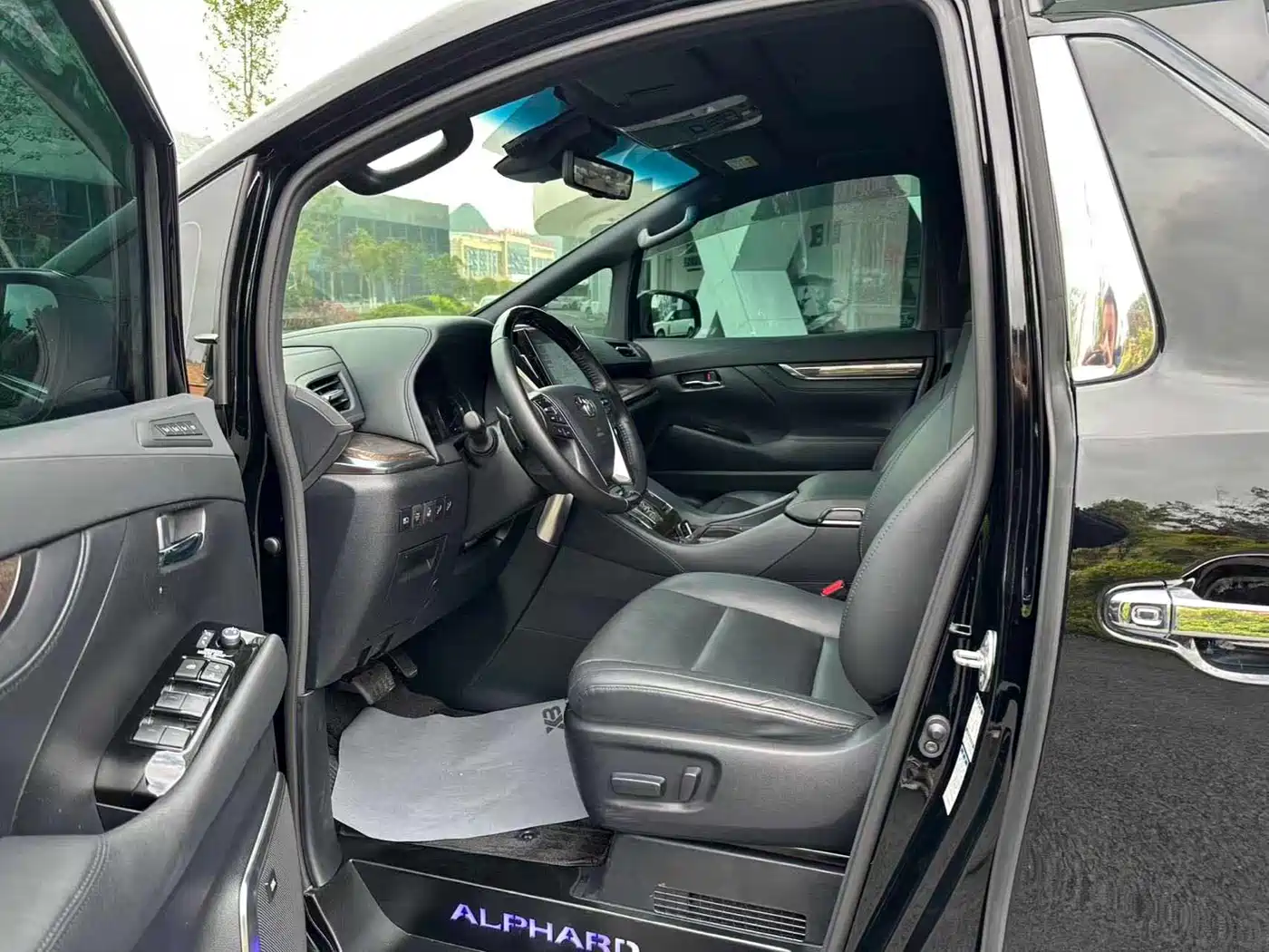 Toyota Alphard 2021 Hybrid 2.5L Premium фото 4