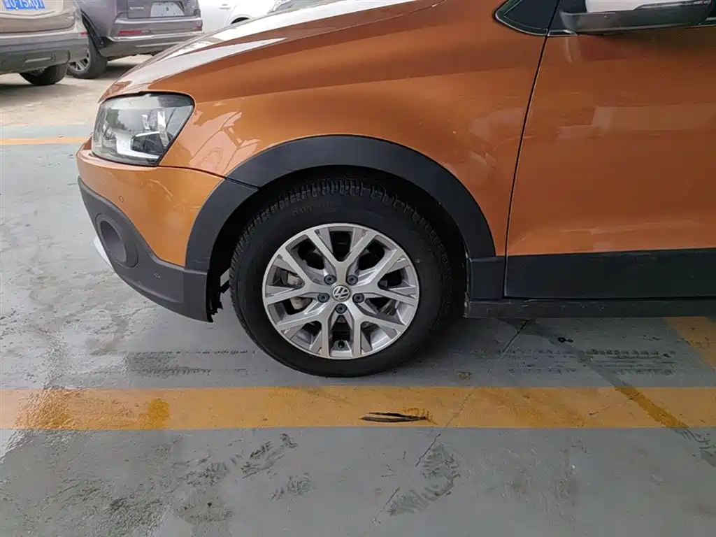 Volkswagen Polo 2016 1.6L Cross Polo Automatic фото 23