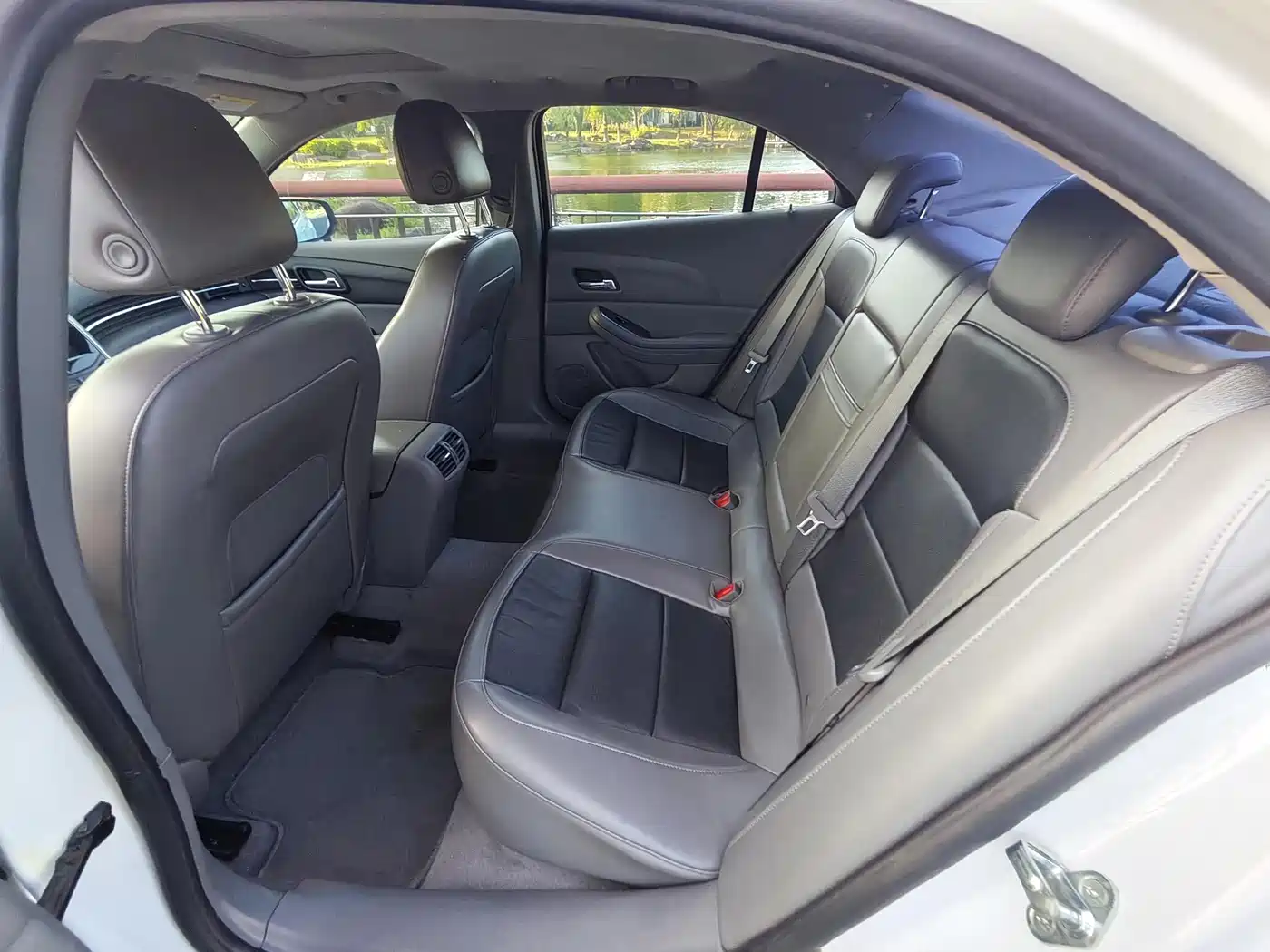 Chevrolet Malibu 2014 2.0L Automatic Luxury фото 10