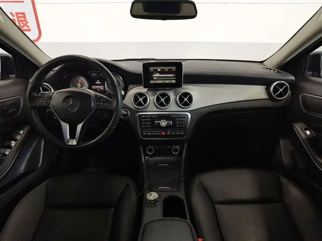 Mercedes-Benz GLA 2015 GLA 220 4MATIC Fashion Edition фото 5