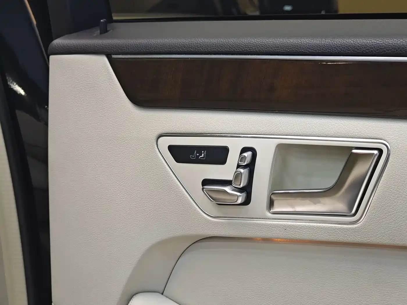 Mercedes-Benz E-Class 2015 E 260 L фото 33