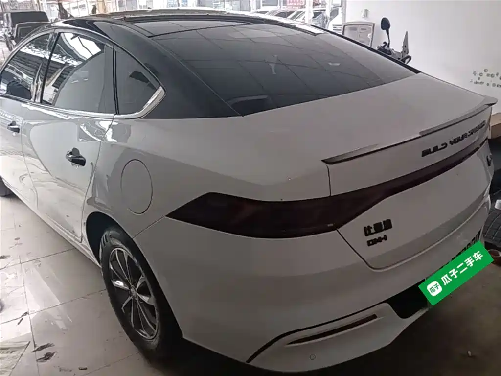 BYD Qin PLUS 2024 Glory Edition DM-i 55KM Leading фото 5