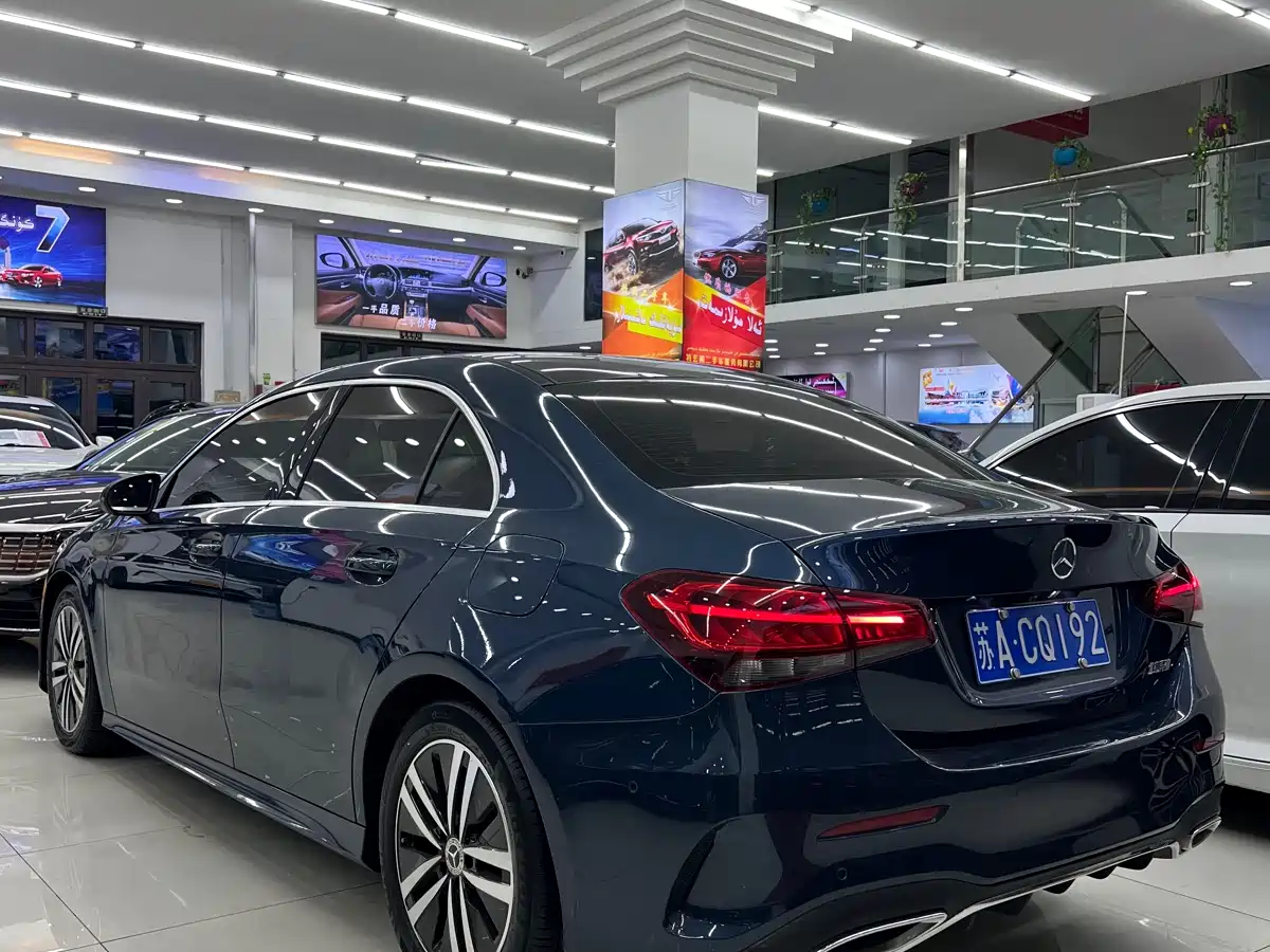 Mercedes-Benz A-Class 2019 A 180 L Sport Sedan фото 9