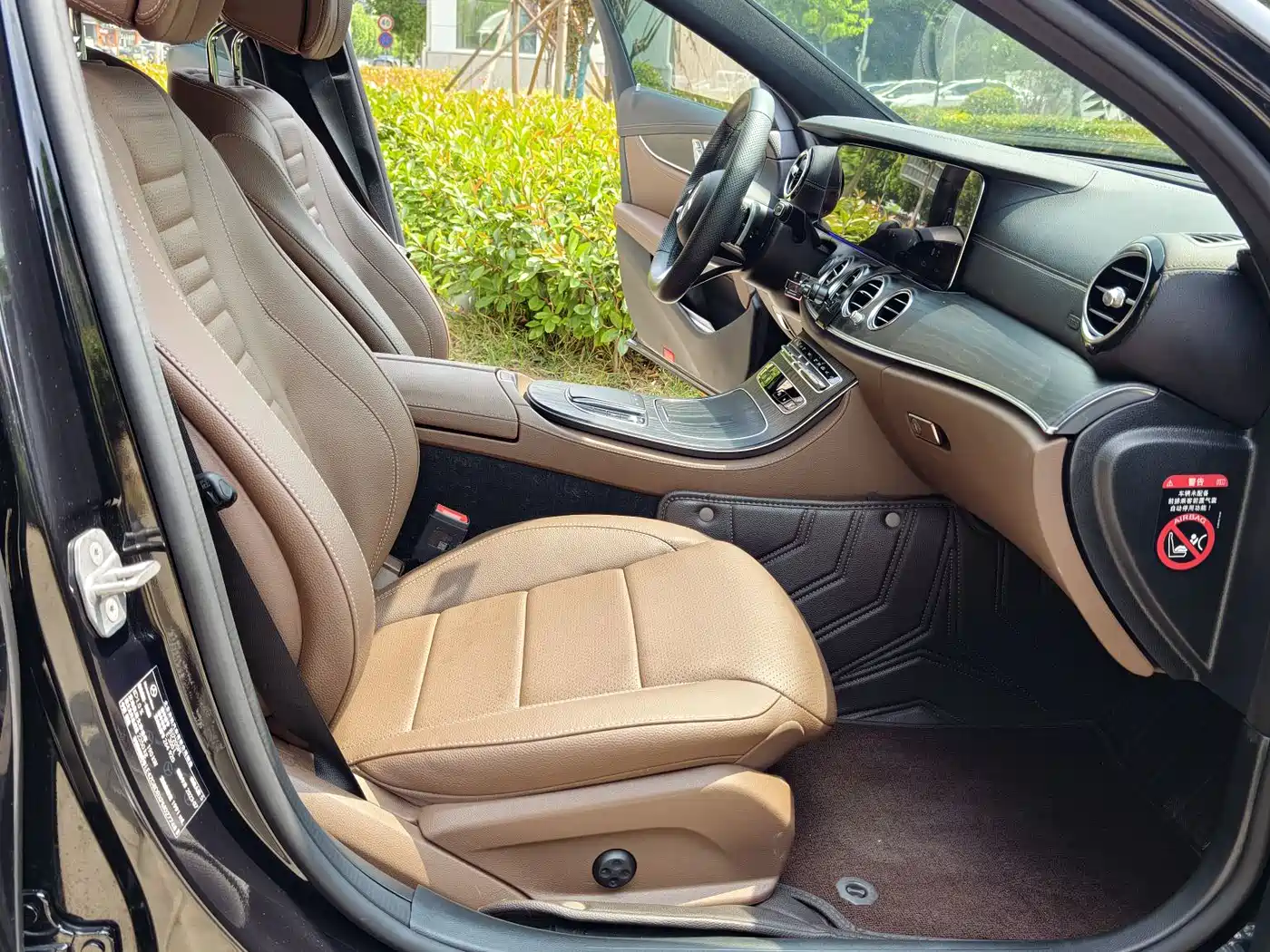 Mercedes-Benz E-Class 2023 E 300 L Sport Fashion фото 12