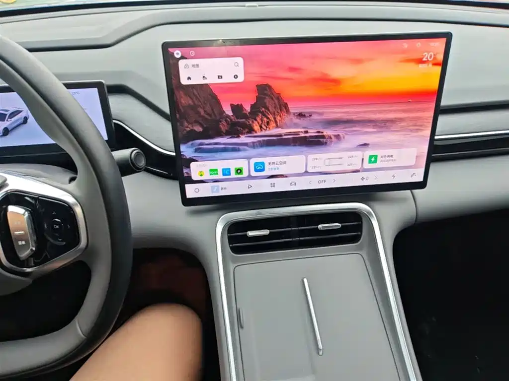 Geely Galaxy Galaxy L6 2025 EM-i 140km Explorer+ Edition фото 13