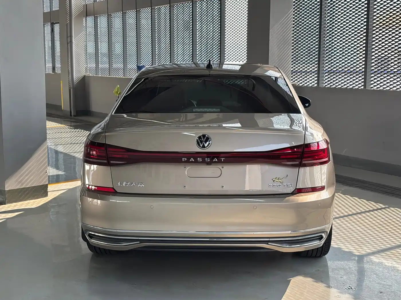 Volkswagen Passat 2022 330TSI Elite Edition фото 13