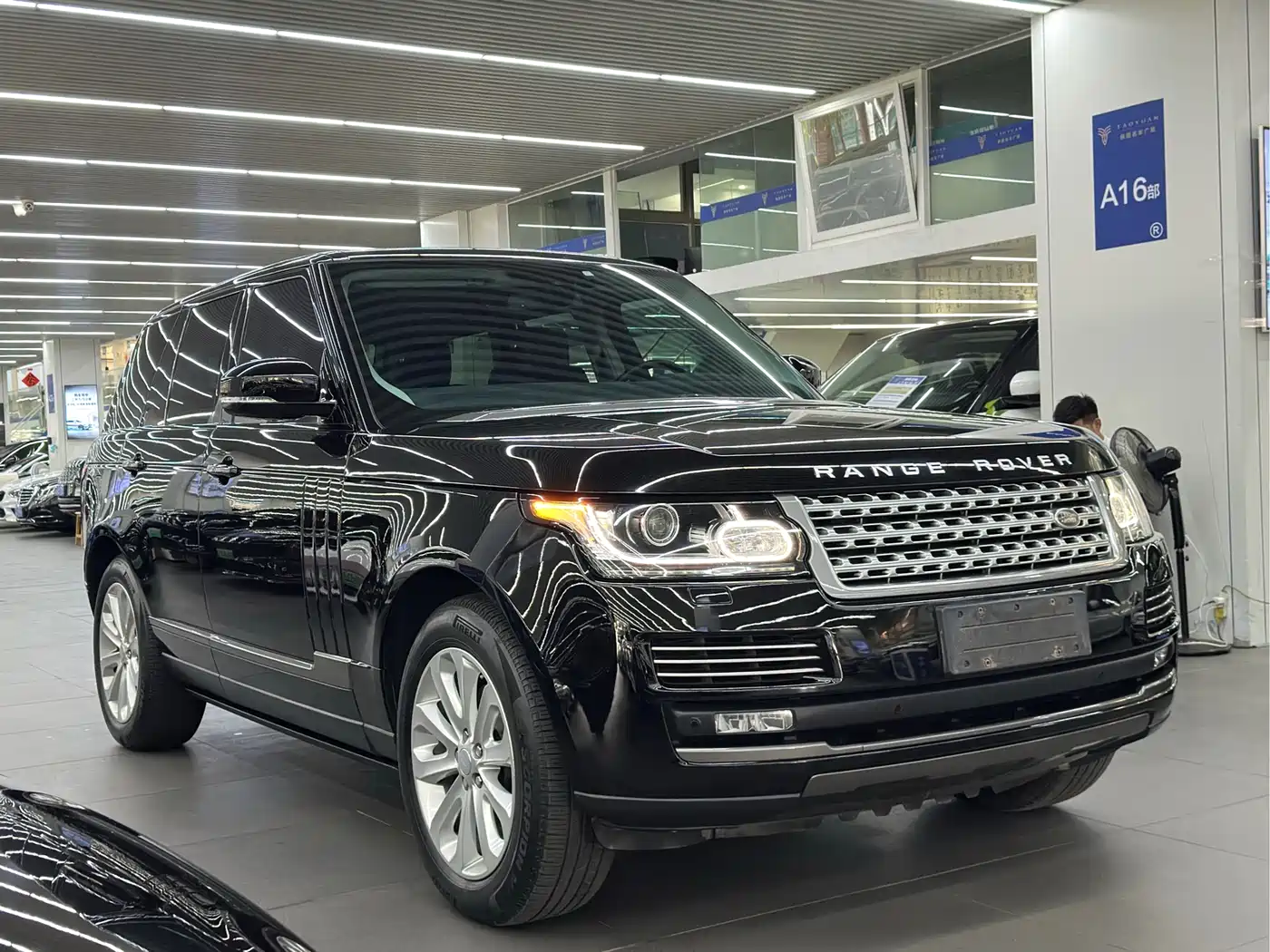 Land Rover Range Rover 2015 3.0 SC V6 Vogue фото 3
