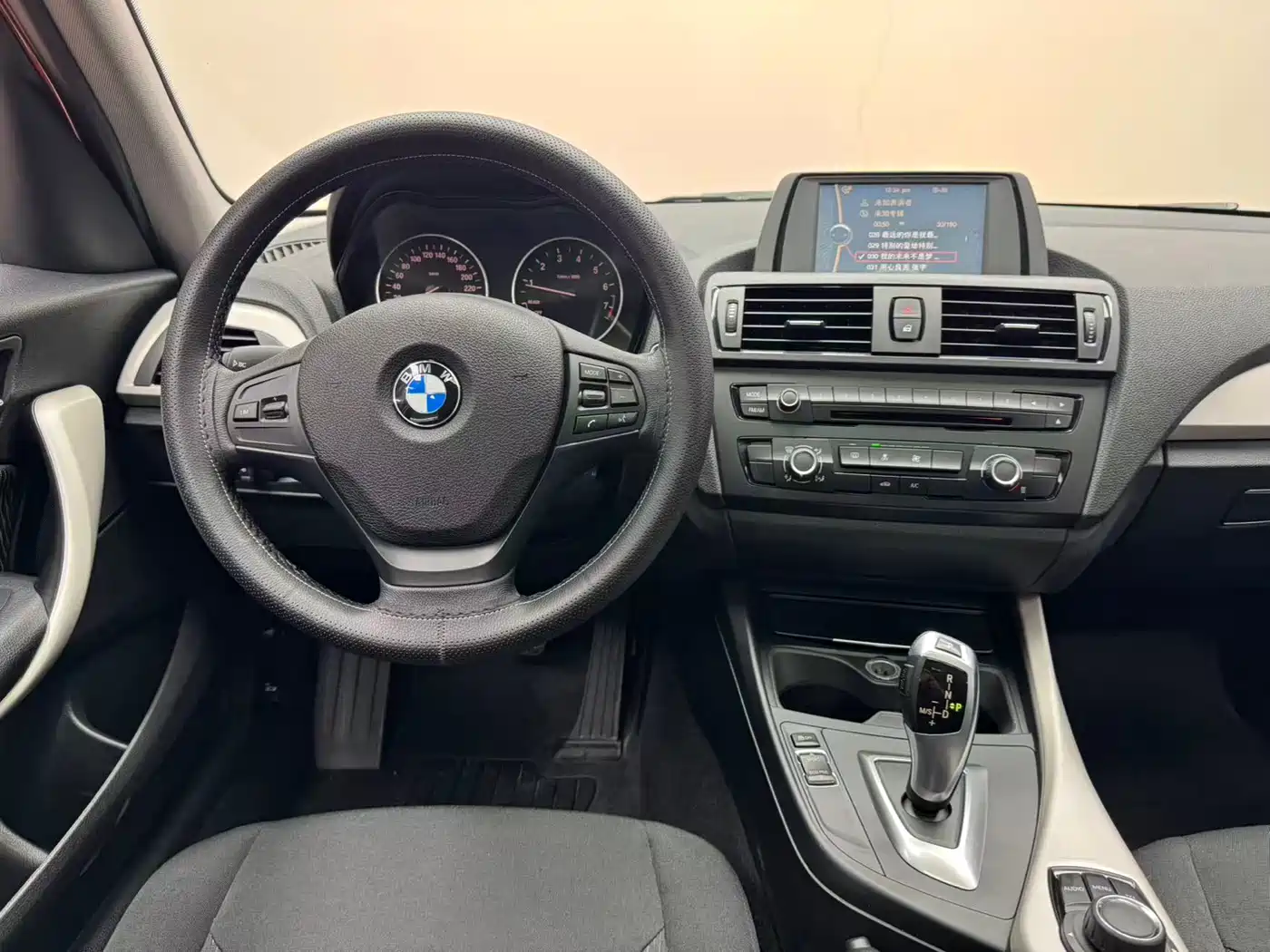 BMW 1 Series (Import) 2013 Facelift 116i Urban Model фото 13