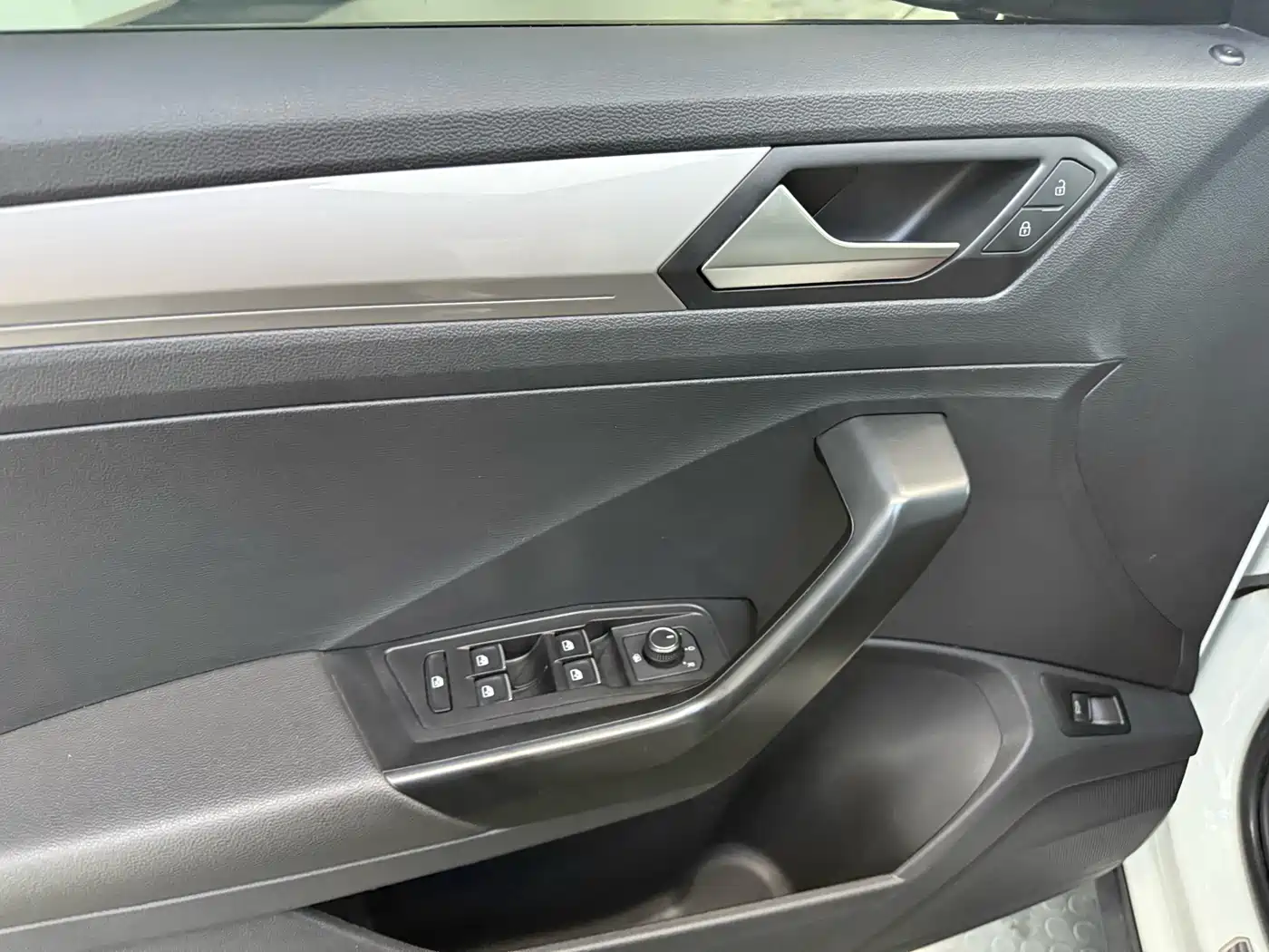 VOLKSWAGEN T ROC EXPLORING SONGS