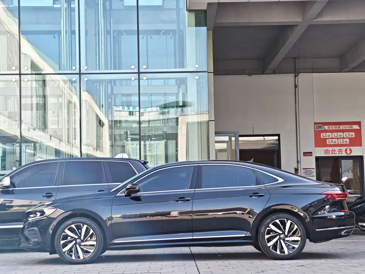 Volkswagen Passat 2025 Outstanding 380TSI Dragon Soaring Edition фото 7
