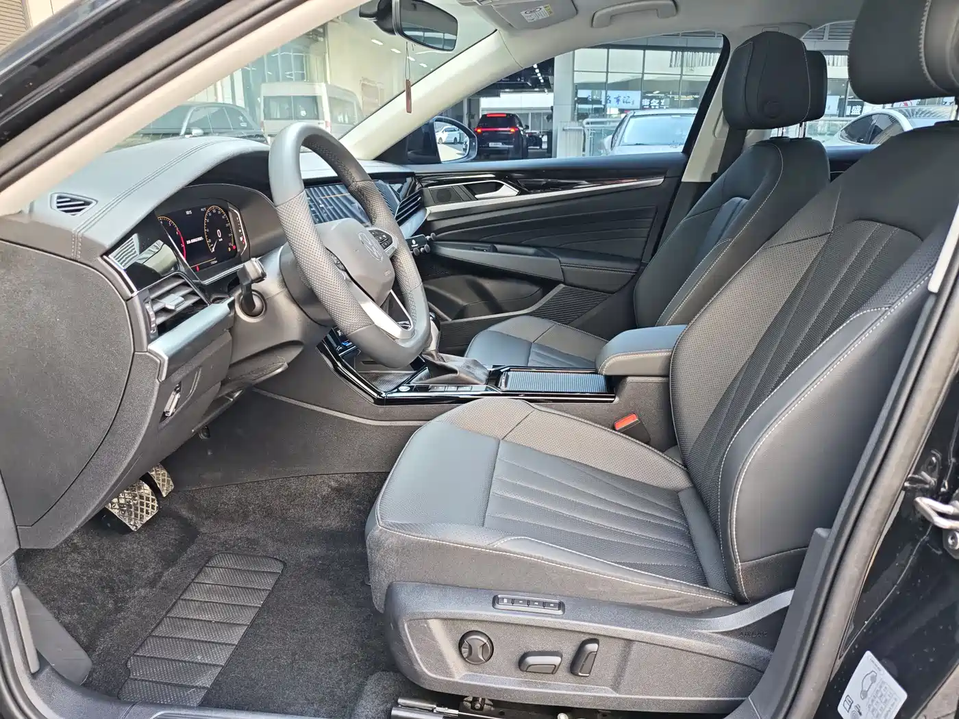 Volkswagen Passat 2025 Outstanding 380TSI Dragon Soaring Edition фото 10