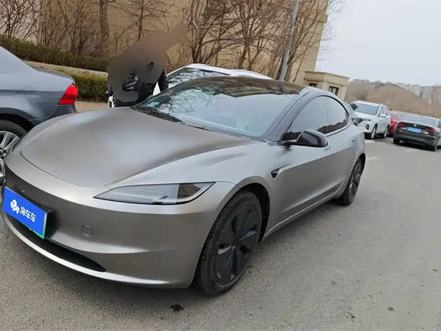 TESLA MODEL 3