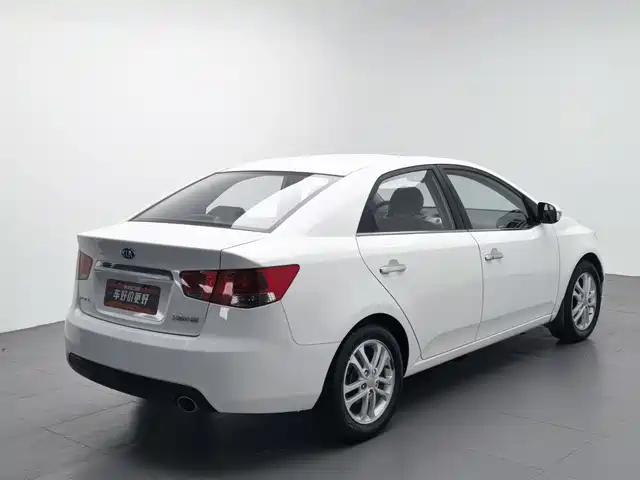 Kia Forte 2012 1.6L AT Premium Commemorative Edition — фото 2