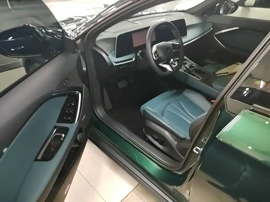 MG MG7 2025 2025 2.0T 405 AT Luxury Edition