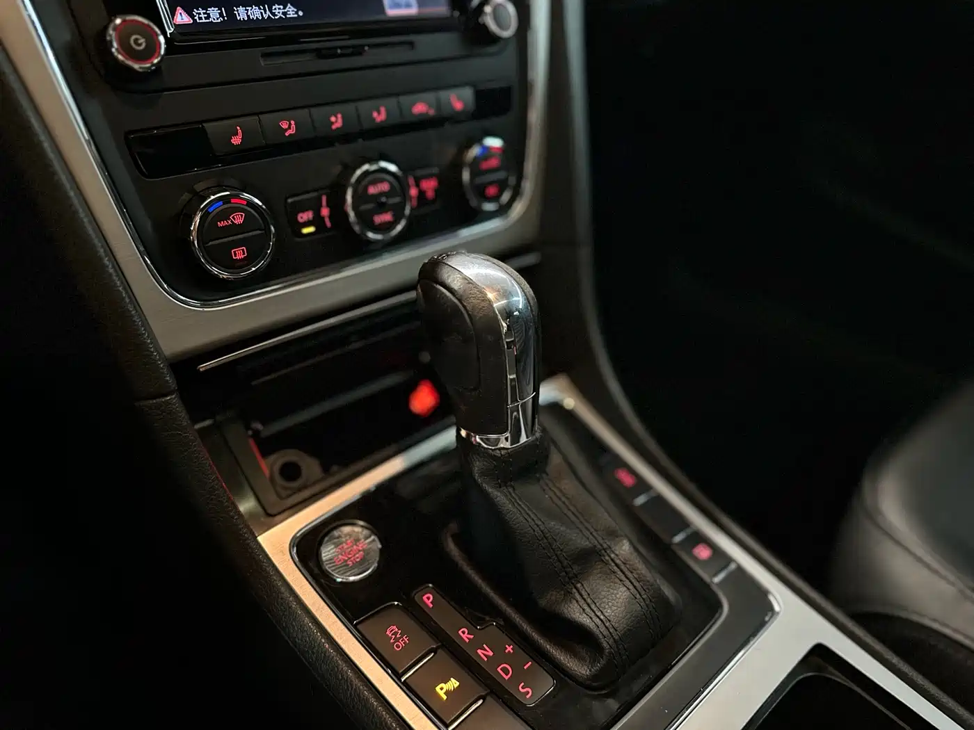 Volkswagen Passat 2014 1.8TSI DSG Executive Edition фото 9