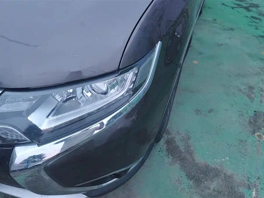 MITSUBISHI OUTLANDER