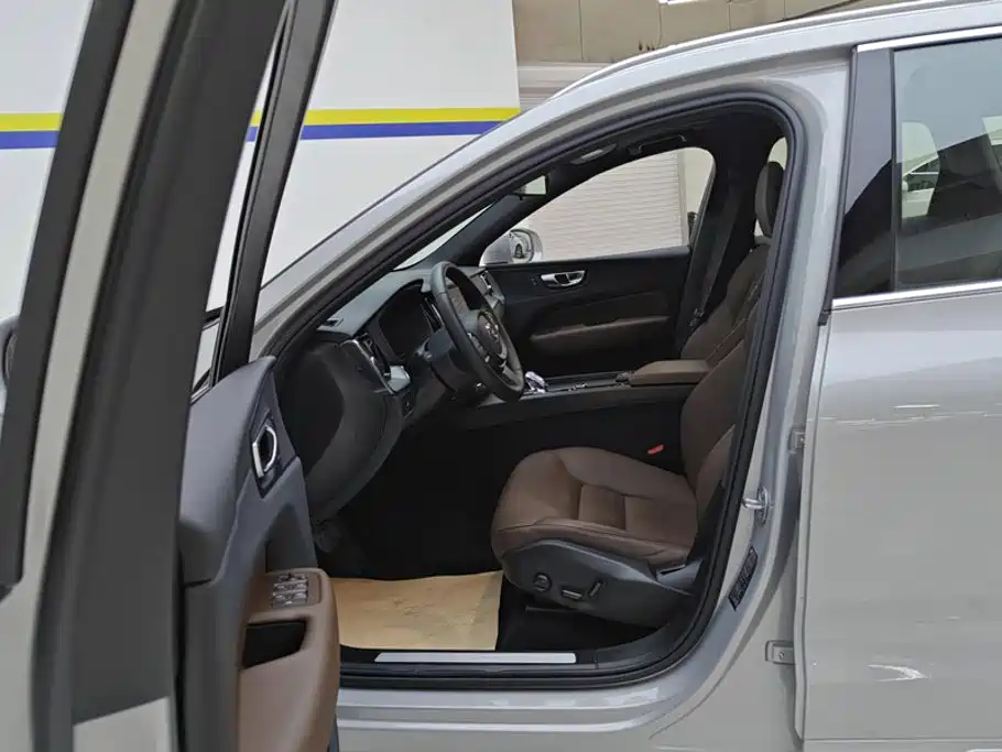 Фото 9 - Volvo XC60