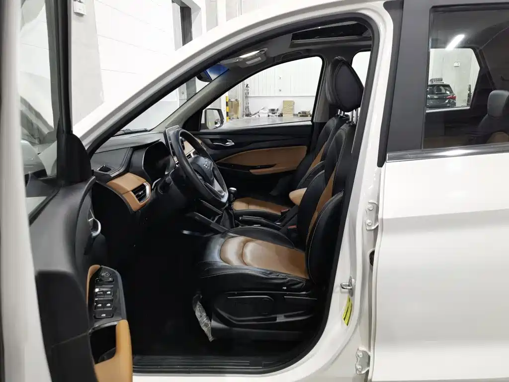 Wuling Motors Wuling Hongguang S3 2018 2018 1.5T Manual Luxury China V