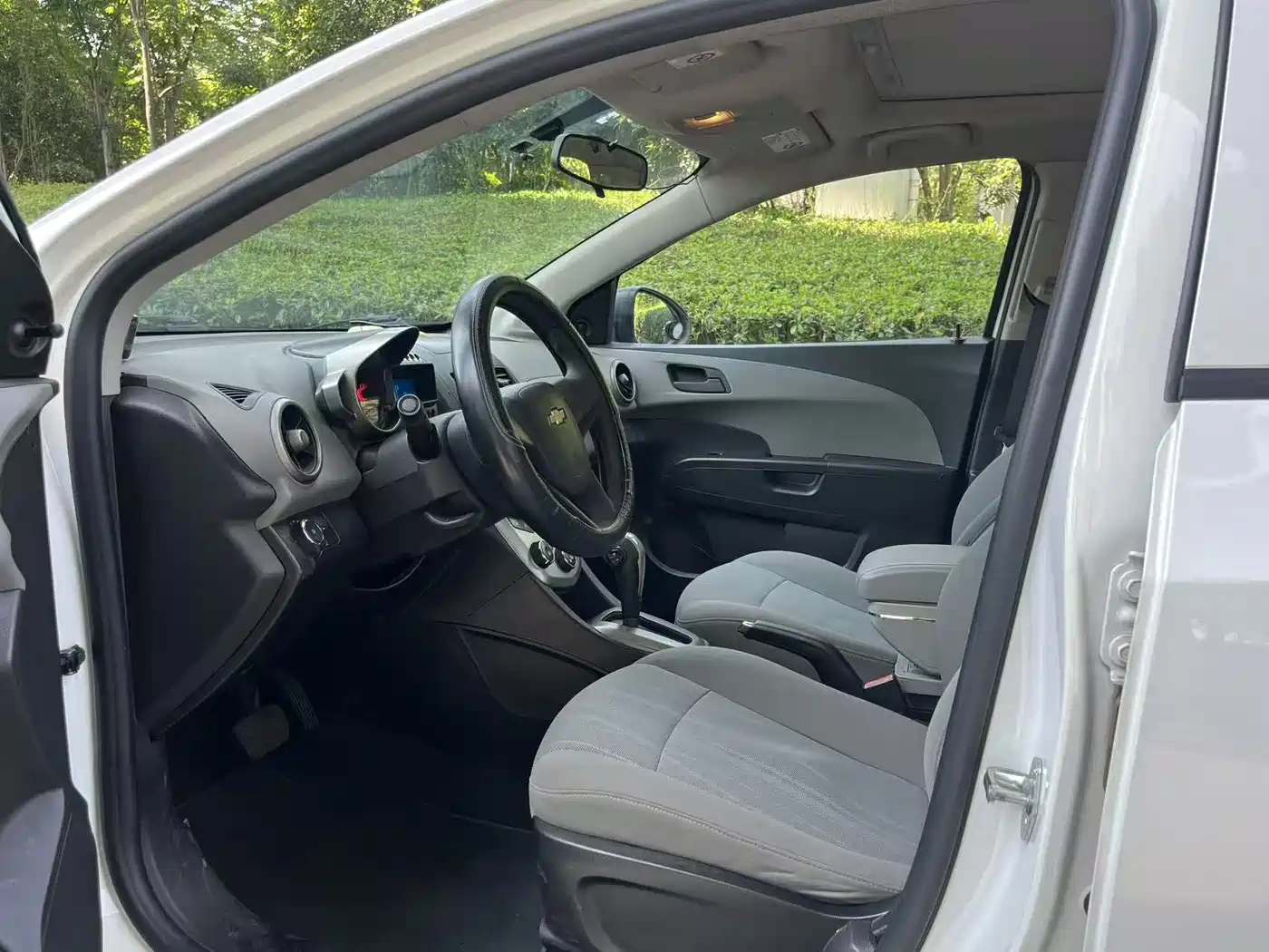 Chevrolet Aveo 2013 Sedan 1.4L AT Sunroof Edition фото 7