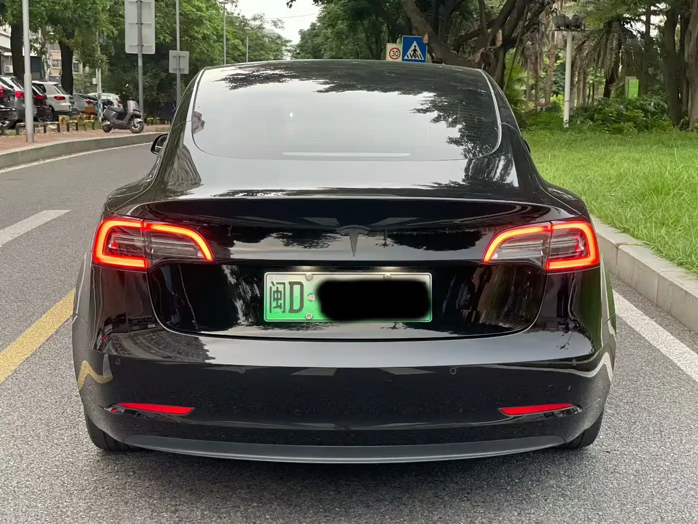TESLA MODEL 3