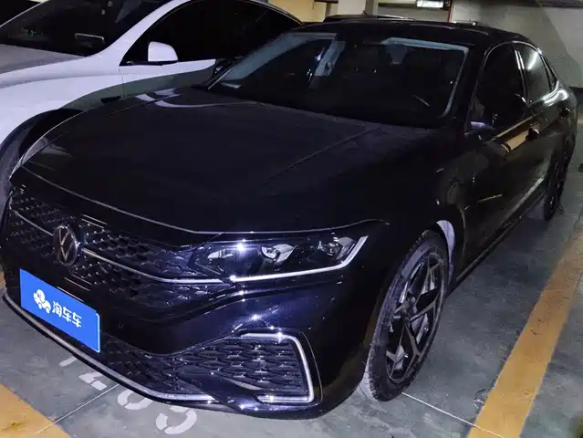 Volkswagen Passat 2024