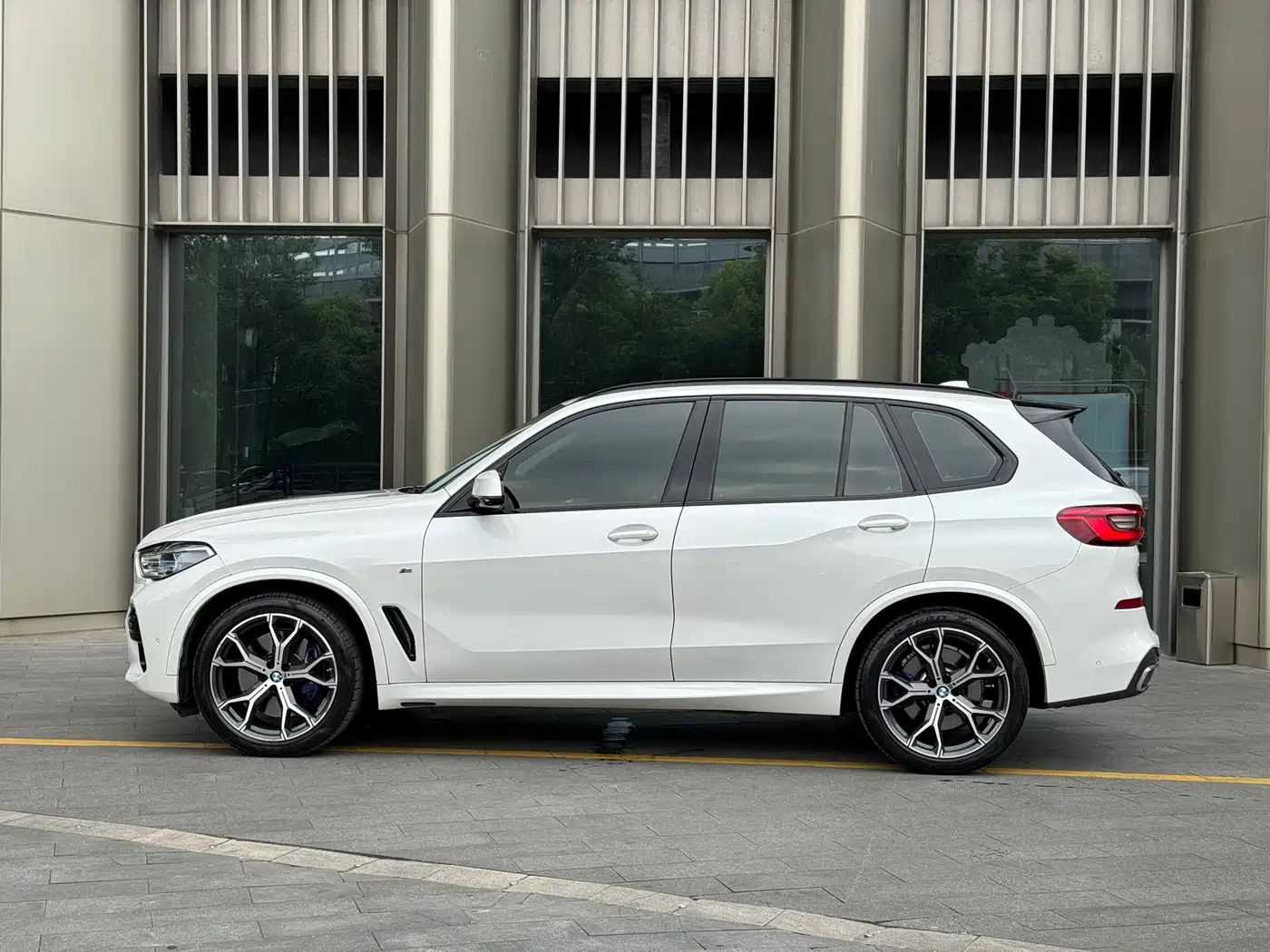 BMW X5 (Import) 2019 xDrive40i Exclusive M Sport Package фото 7