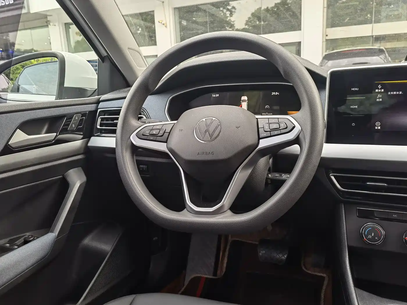Volkswagen Lavida 2024 Model 1.5L Automatic Delight Edition фото 9