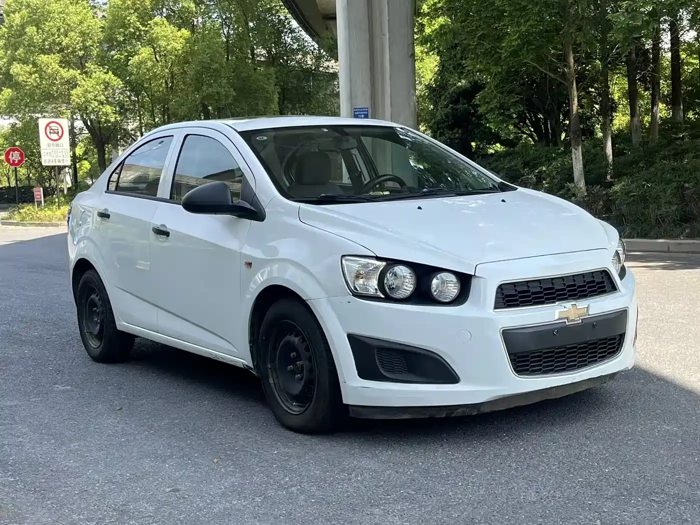Chevrolet Aveo 2013 Sedan 1.4L AT Sunroof Edition фото 3