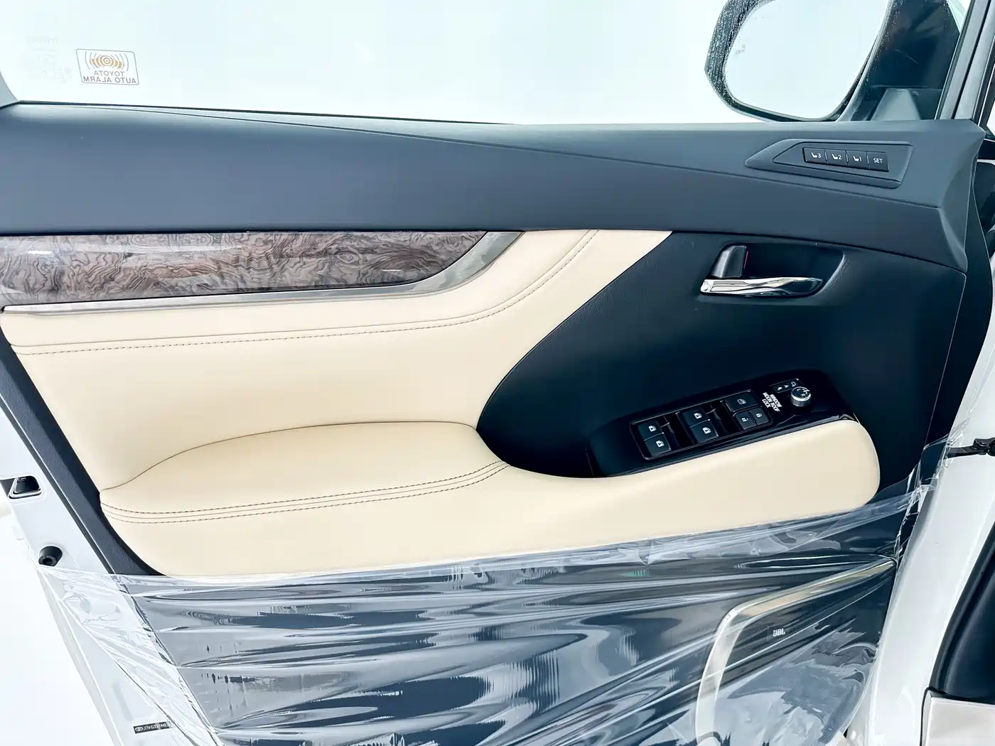 Toyota Vellfire 2020 Twin Engine 2.5L HV Premium Edition фото 12